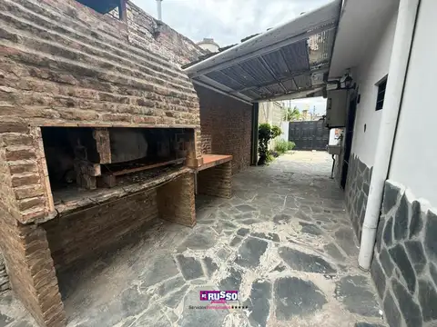 Casa en Alquiler con 1 cochera