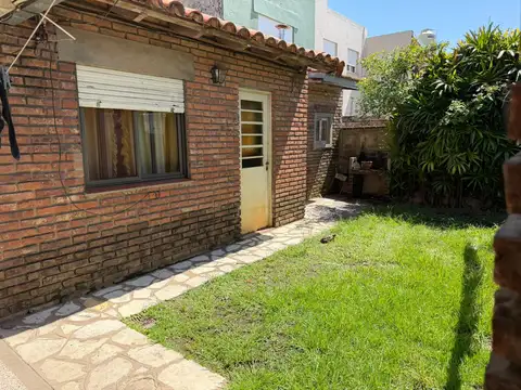 Casa 8 ambientes con 3 baños