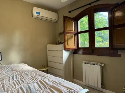 Casa en Alquiler con 2 cocheras