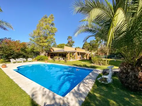 Venta casa 4 ambientes, pileta y quincho en Jularo