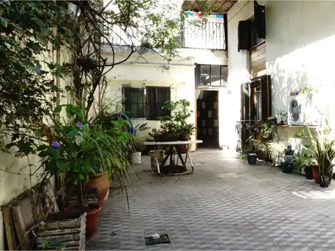 Gran PH muy luminoso sin expensas. Patio y terraza