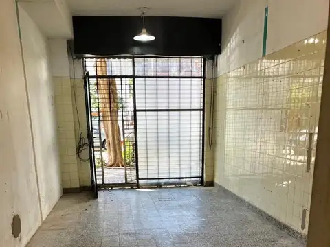 LOCAL 22 m2 con VIDRIERA Y PERCIANA