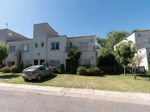Venta Dúplex 4 ambientes con jardín en Pilar