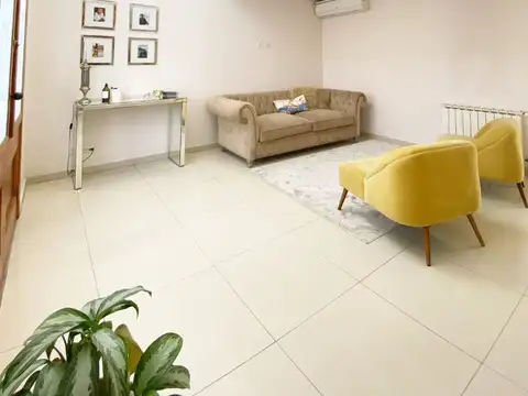 *IMPECABLE CASA 4 AMBIENTES* GRAN PARQUE Y GARAGE *