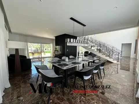 Casa 8 ambientes con 6 baños