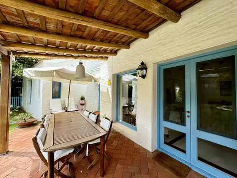 Casa 5 ambientes con 3 baños