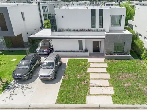 VENTA CASA A ESTRENAR 4 amb. Barrio Carpinchos