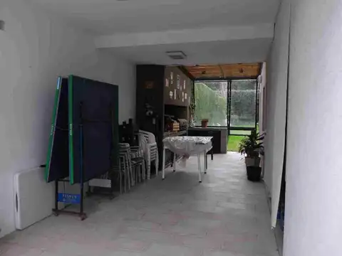 venta casa moderna 4amb. .Parque Leloir Piscina