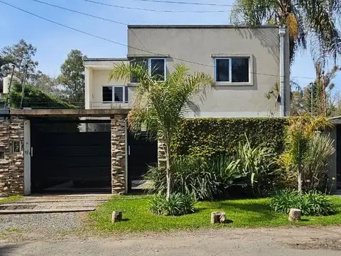 venta casa moderna 4amb. .Parque Leloir Piscina