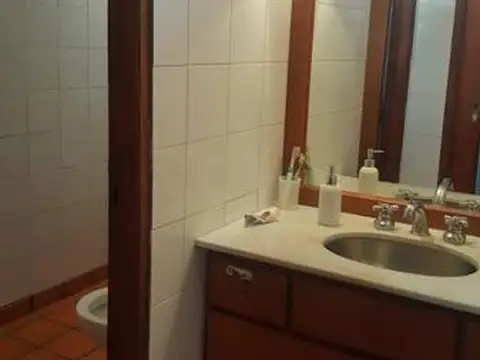 IMPORTANTE CHALET SOBRE DOS LOTES EN VENTA