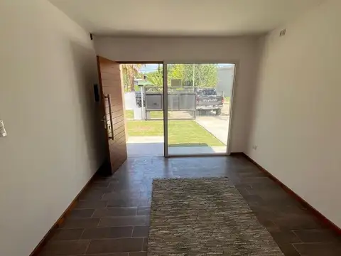 Casa 3 ambientes con 2 baños