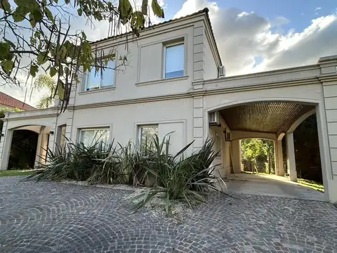 Casa al agua en Venta con renta, Barrio Los Castores, Nordelta. 4 Dormitorios.