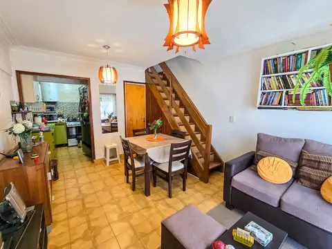 Dúplex 2 amb. con balcón a la calle - A metros del mar - Miramar