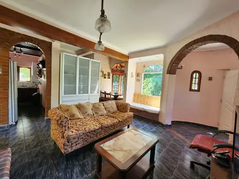 Casa 4 ambientes con 2 baños