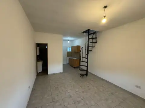 Depto Tipo Casa en Alquiler de 3 ambientes