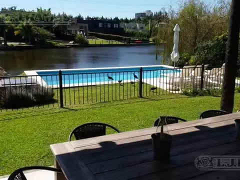 Casa  en venta a la laguna 4 dormitorios en Los Sauces
