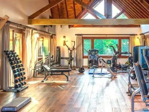 Casa 10 ambientes con 7 baños