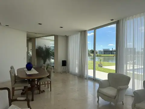 Casa en Alquiler de 3 dormitorios