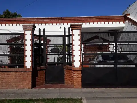 Venta Casa 3 Amb, c/Jardín en R.Escalada, Lanus