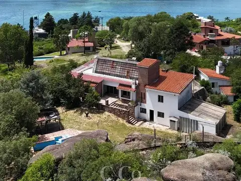 Casa 10 ambientes con 3 baños