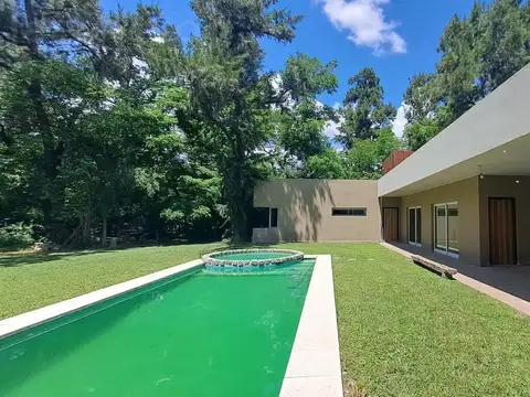 Casa en Venta con 2 cocheras