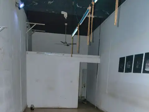 Local en zona comercial de 3,30 x 15