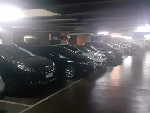 Santos Dumont 3350 - Cochera  1er. Subsuelo C/ PORTÓN AUTOMÁTICO 4,50 x 2,50