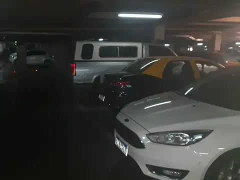 Santos Dumont 3350 - Cochera  1er. Subsuelo C/ PORTÓN AUTOMÁTICO 4,50 x 2,50