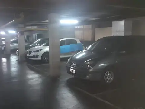 Santos Dumont 3350 - Cochera  1er. Subsuelo C/ PORTÓN AUTOMÁTICO 4,50 x 2,50