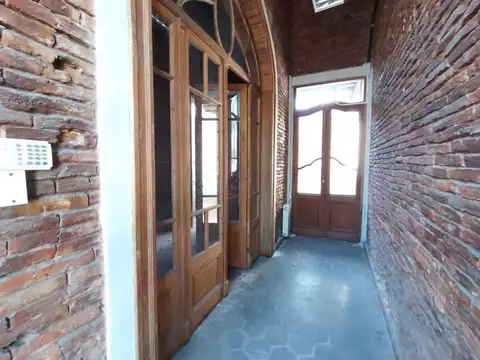 Casa 7 ambientes con 2 baños