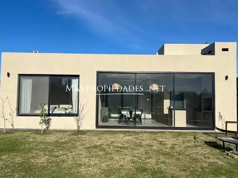 Casa en Venta en Pilar, USD 240.000