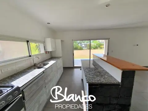 Casa en Alquiler con 1 cochera