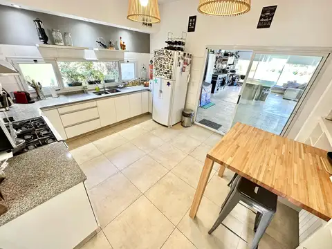 Casa 5 ambientes con 2 baños