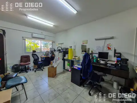 Venta con renta Edificio de oficinas con deposito, ideal laboratorio habilitable ANMAT Martinez