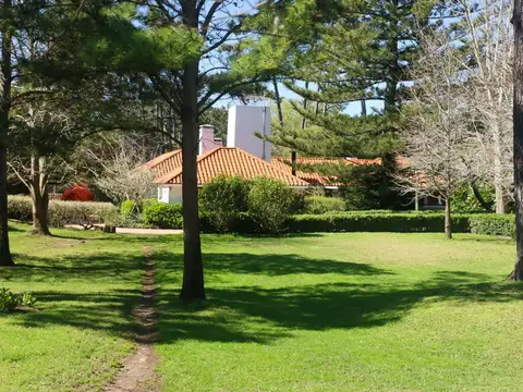 Impresionante casa en parada 20 de la Brava, jardín 6000m2