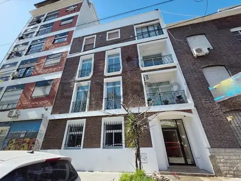 Av. Dorrego 600, Piso 1