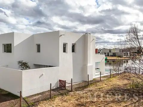 Casa en Venta a La Laguna en Laguna Grande, Villanueva.