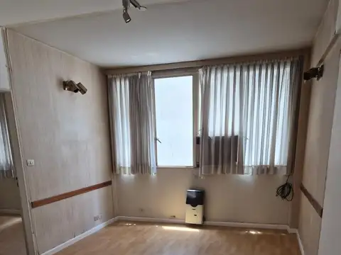 Oficina luminosa - en venta - Tribunales