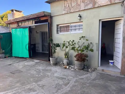 Casa en Venta con 3 cocheras