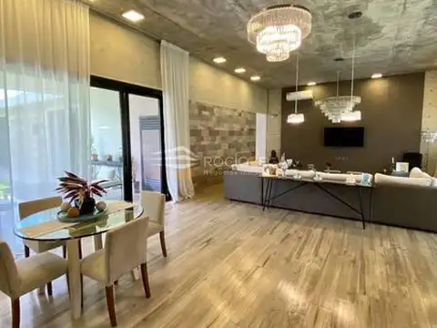 Casa en Venta con 4 cocheras