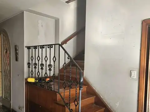 VENTA – LOCAL/CASA DE 2 PLANTAS – DESTINO COMERCIAL