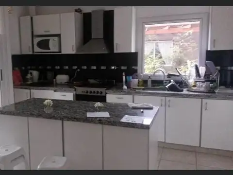 Casa 4 ambientes con 3 baños