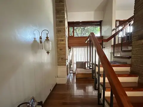 Casa 10 ambientes con 3 baños