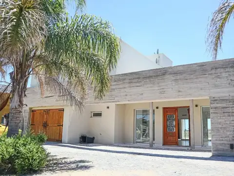 VENTA CASA 4 AMBIENTES BARRIO LA MAGDALENA