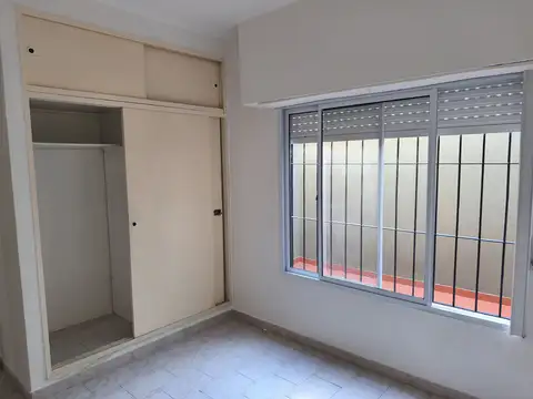 DEPARTAMENTO T/CASA 3 AMBIENTES SIN EXPENSAS CON DOS PATIOS, LAVADERO Y TERRAZA PROPIA CON PARRILLA