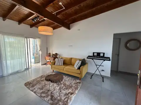 Casa en Alquiler con 1 cochera