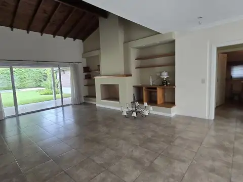 Casa 5 ambientes con 3 baños