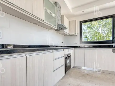 Casa 4 ambientes con 3 baños