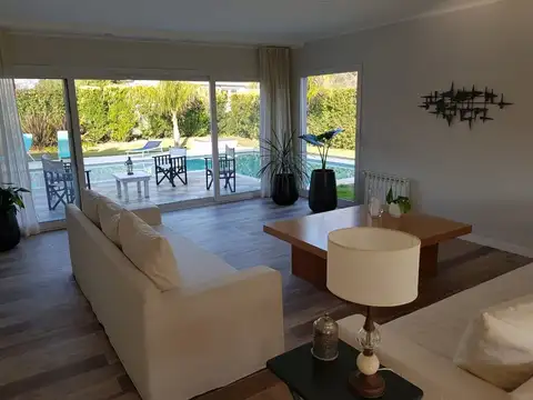 Casa 5 ambientes con 3 baños