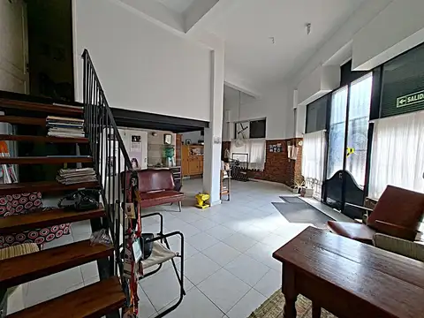 Depto Tipo Casa 6 ambientes con 2 baños